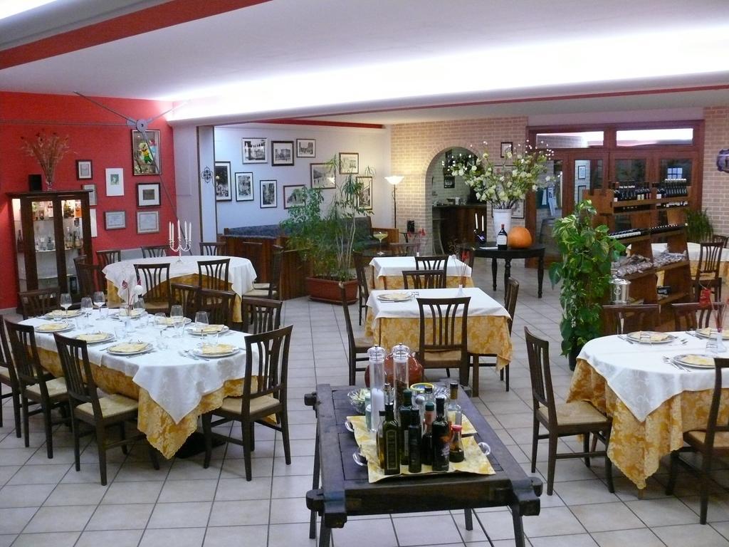 Due Torri Hotel San Severino Marche Exterior photo