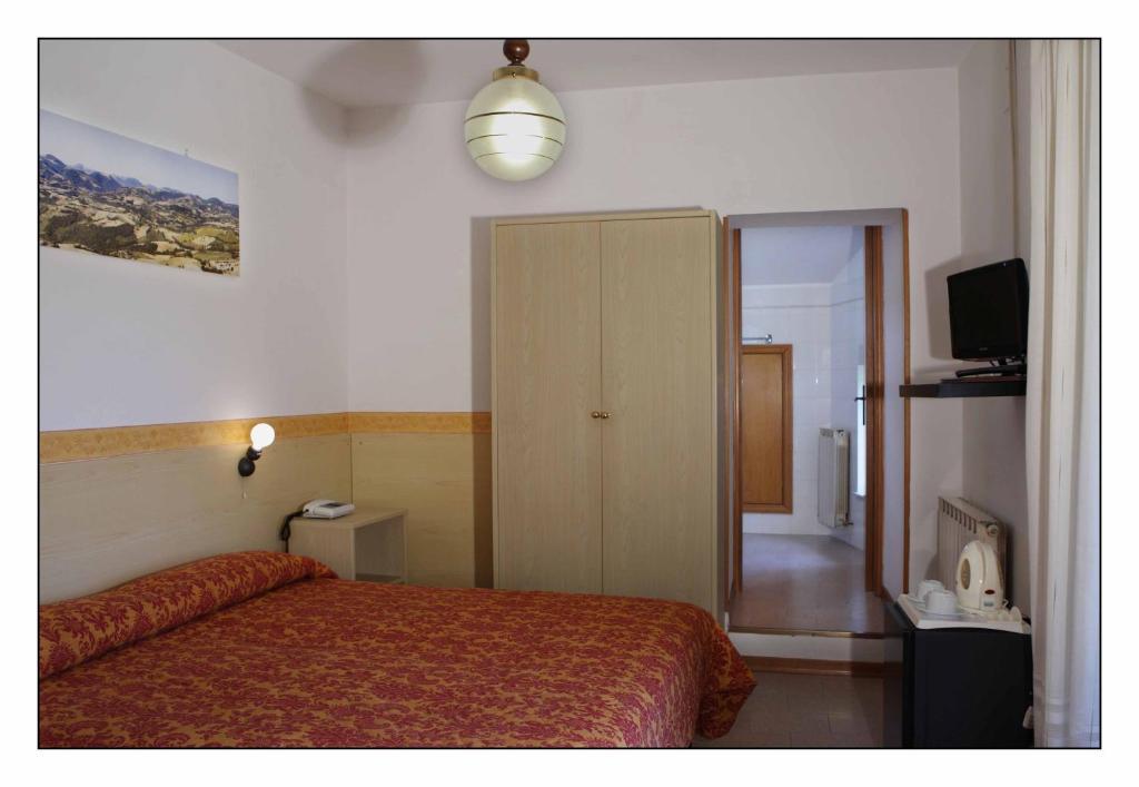 Due Torri Hotel San Severino Marche Room photo