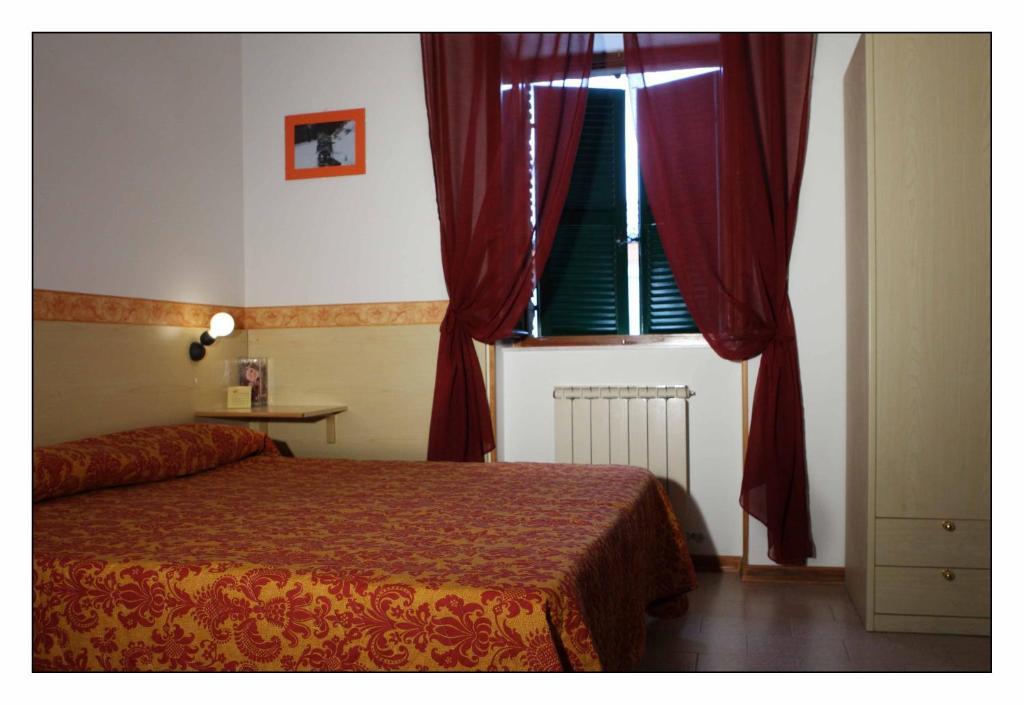 Due Torri Hotel San Severino Marche Room photo