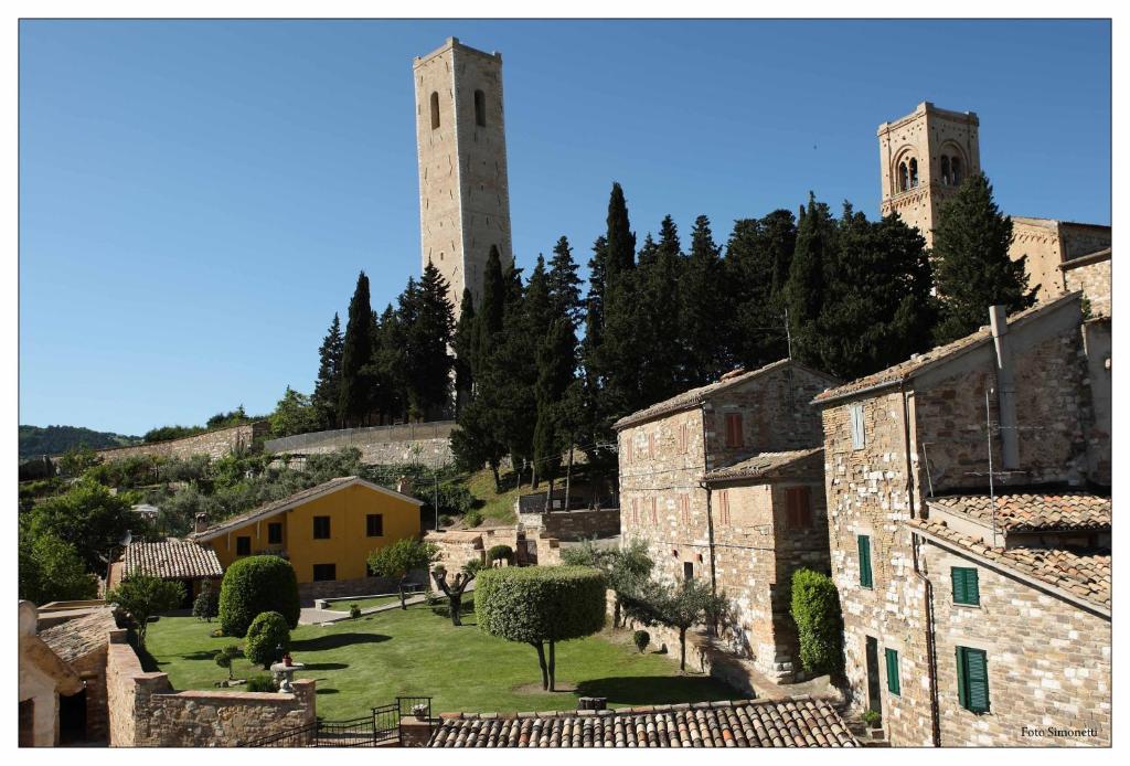 Due Torri Hotel San Severino Marche Exterior photo