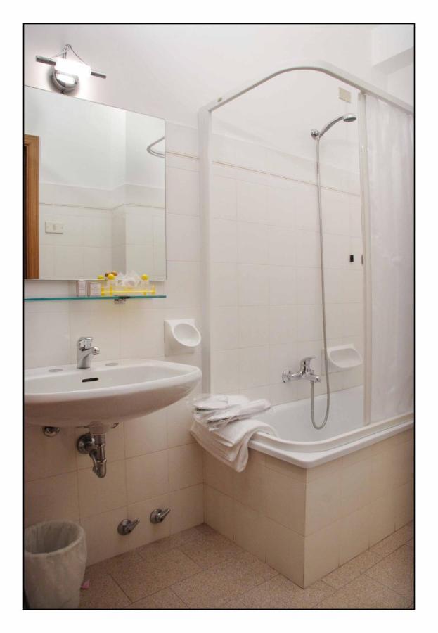 Due Torri Hotel San Severino Marche Room photo